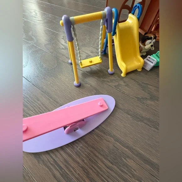 Disney Bluey School Friends figures playset Calypso playground lunch box stage - Picture 2 of 16